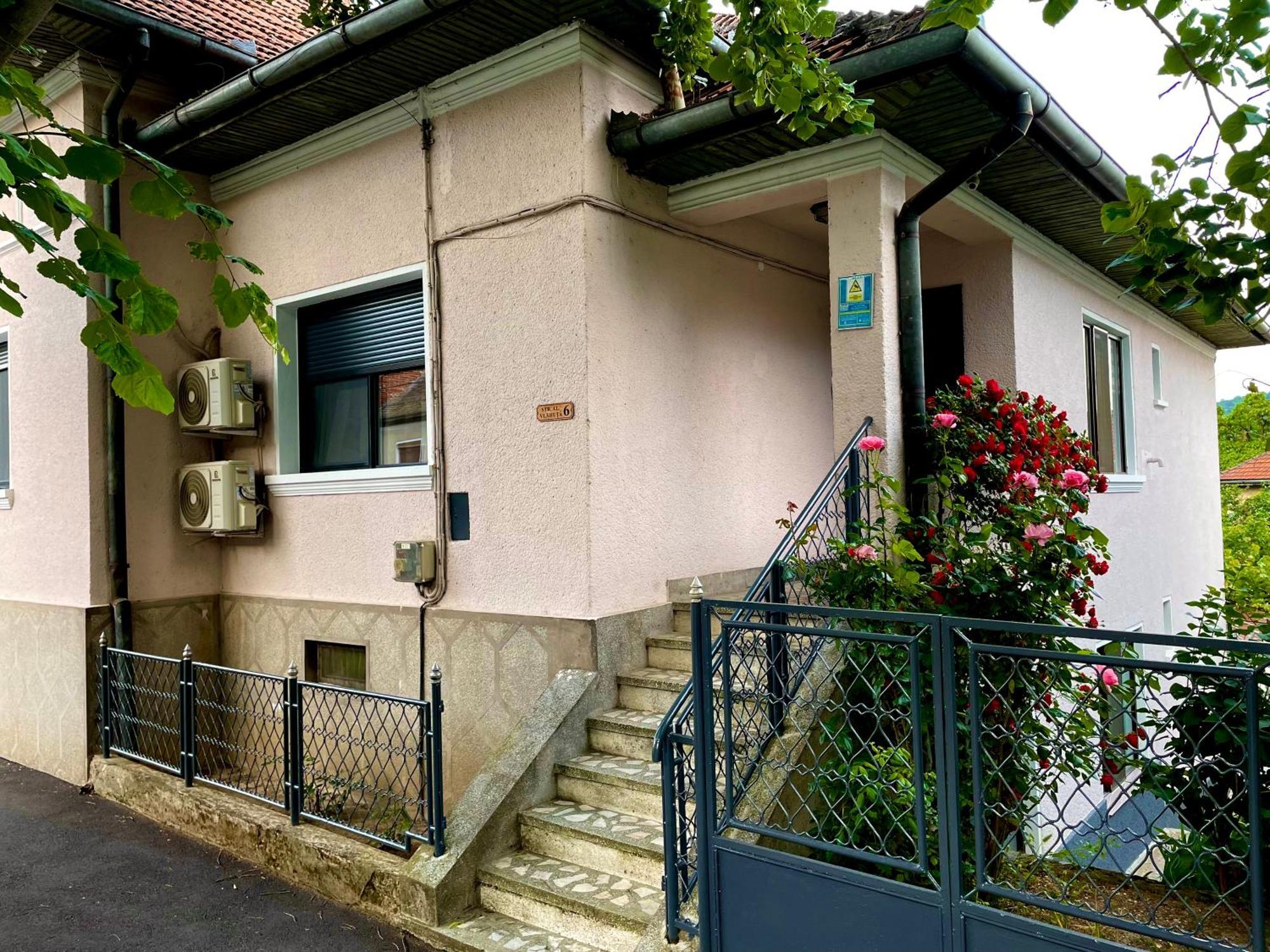 Holiday Home Esku Orsova Exterior photo